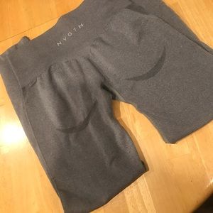NVGTN leggings size Medium grey contour
